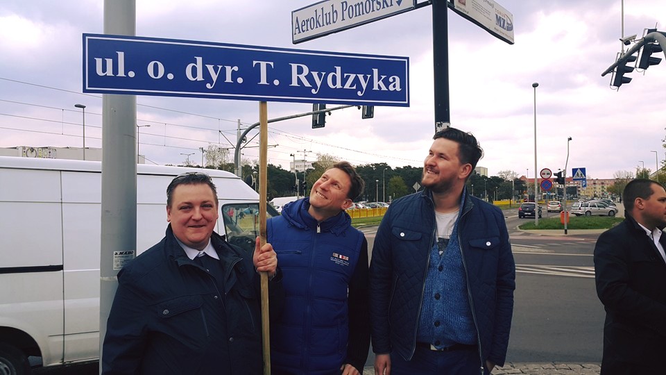 Protest przeciwko dekomunizacji.